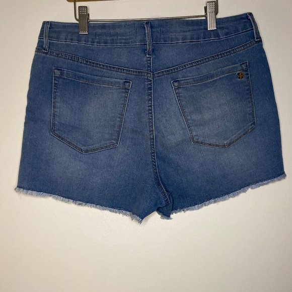 comfy slightly distressed shorts - Picture 2 of 2